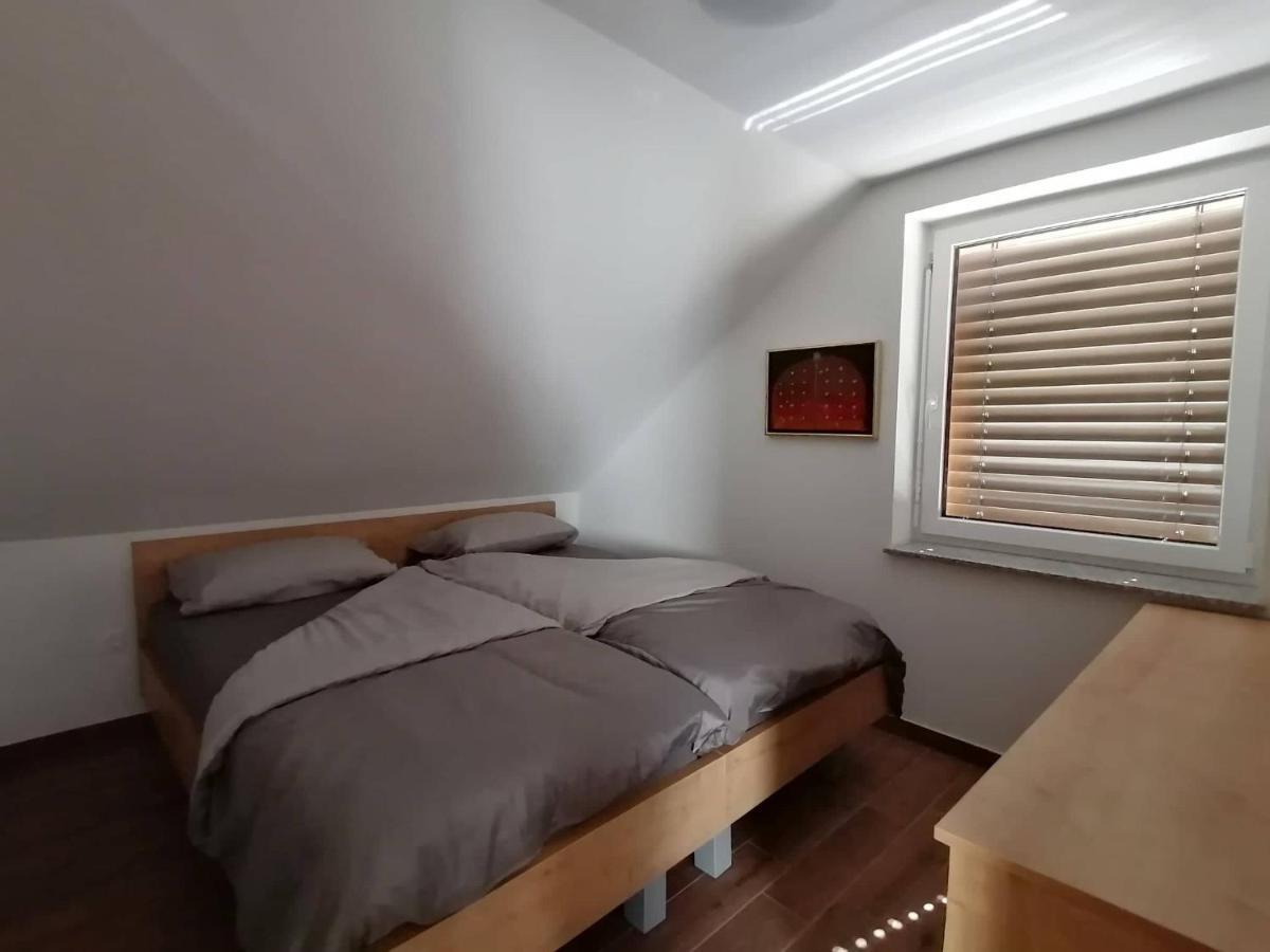 Hotel Blatnikov Hram Dvor Esterno foto